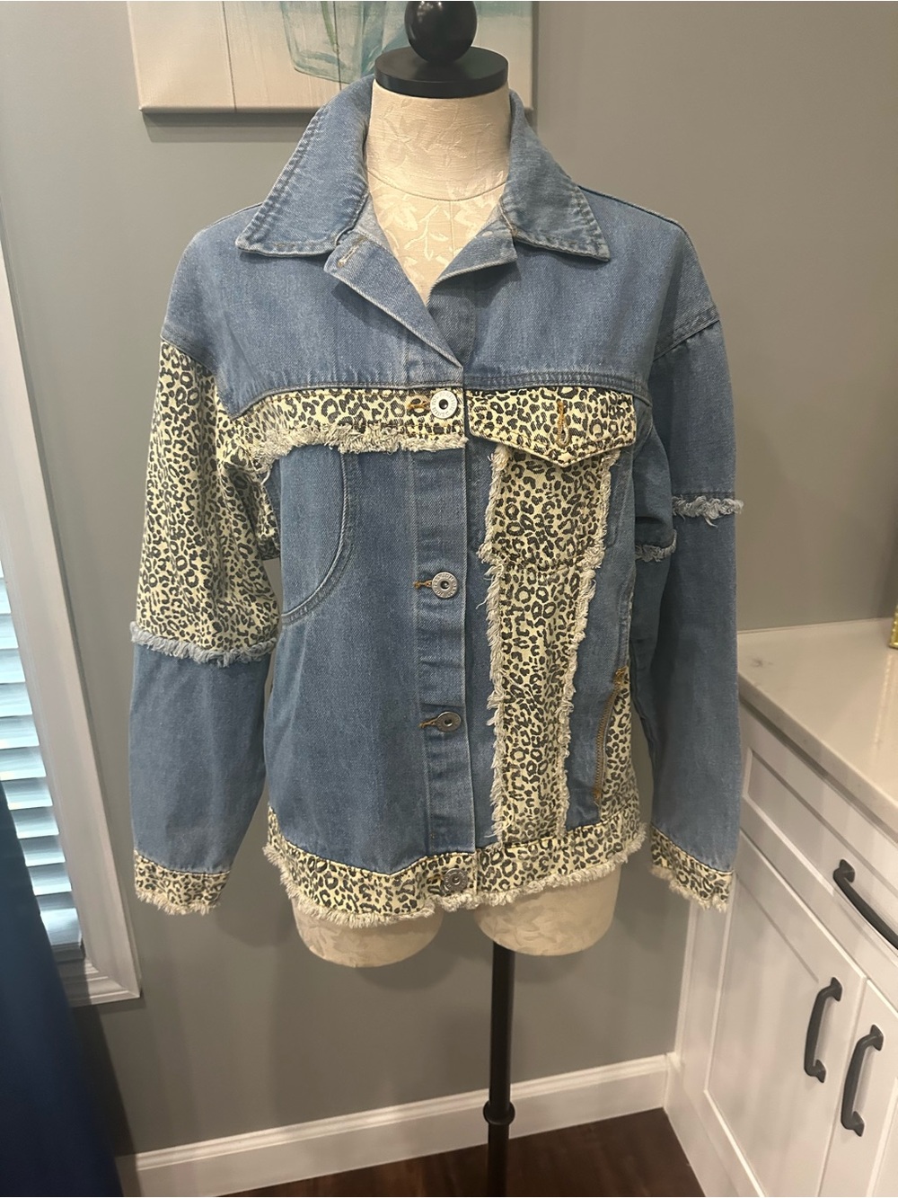 POL denim jacket signature bohemian with leopard-print trim fringe detailing - Picture 3 of 5